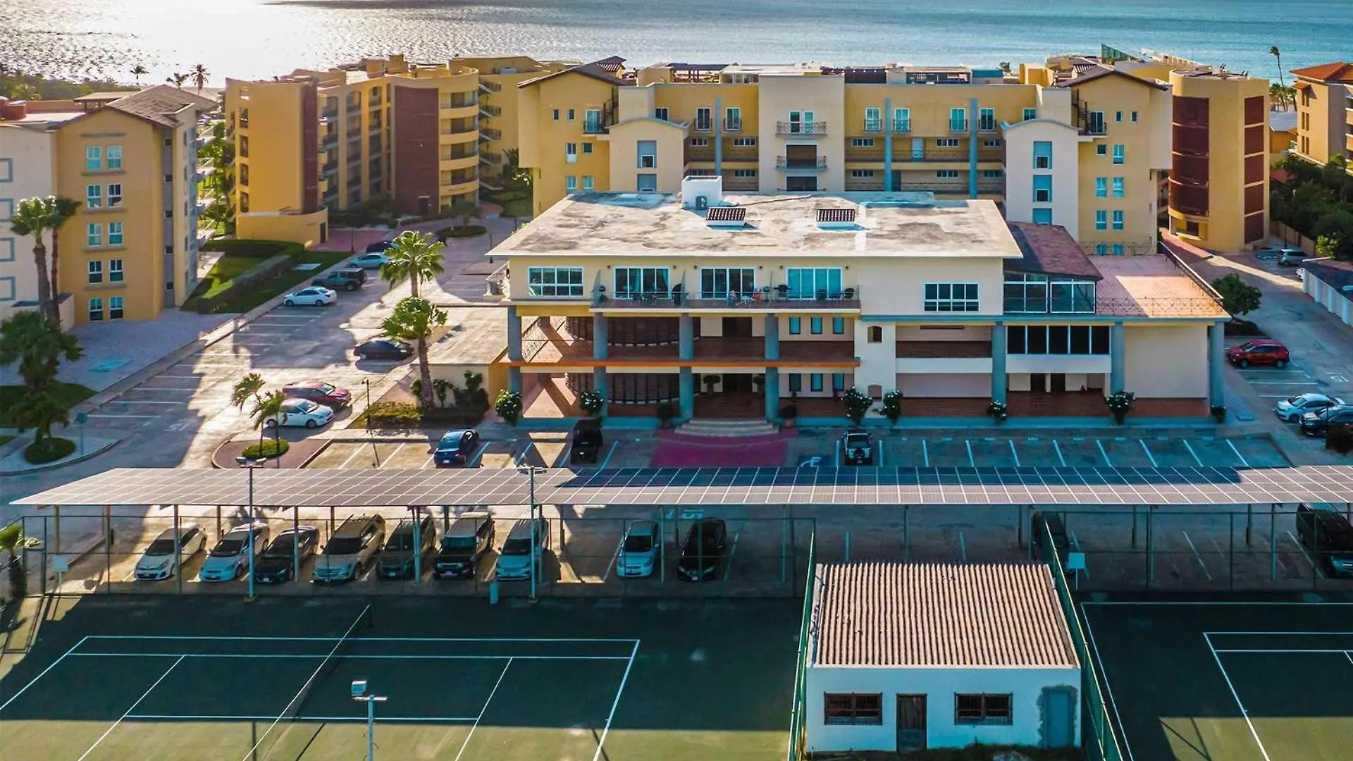 Beachfront - Eagle Beach - Sapphire 2Br Condo E322 Palm Beach Casa de Férias