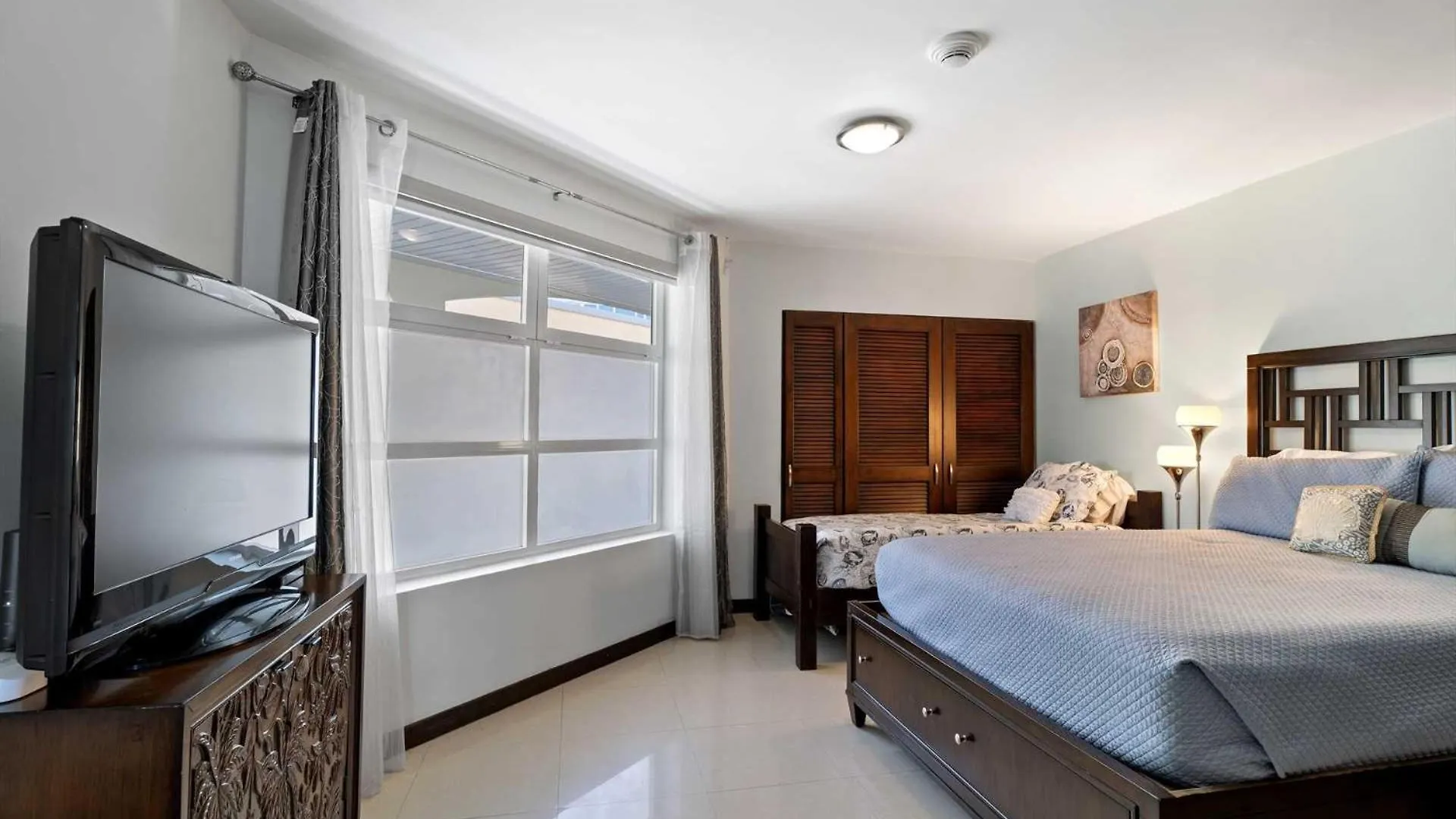 Beachfront - Eagle Beach - Sapphire 2Br Condo E322 Palm Beach Aruba