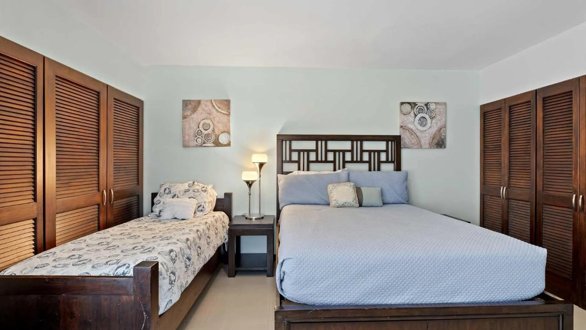 Casa de Férias Beachfront - Eagle Beach - Sapphire 2Br Condo E322 Palm Beach