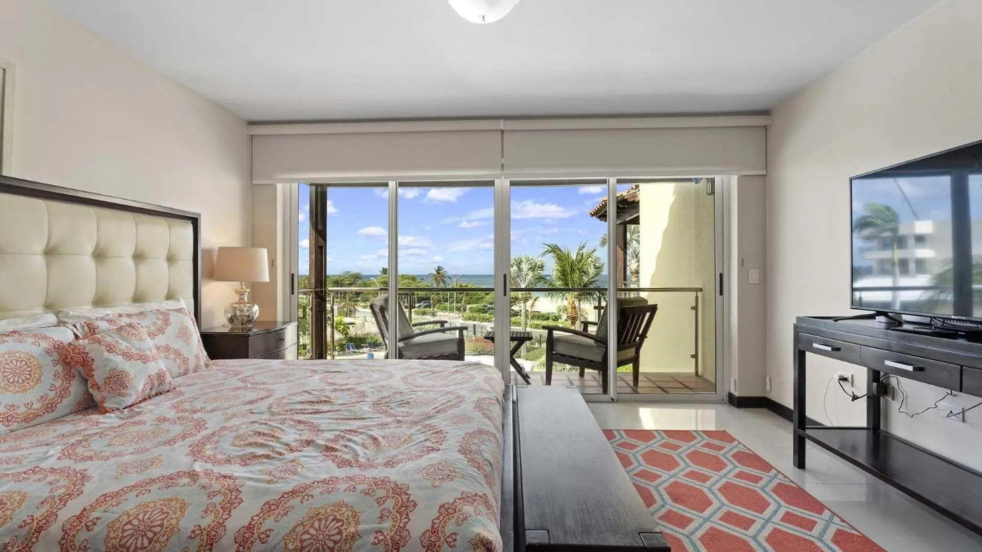 Beachfront - Eagle Beach - Sapphire 2Br Condo E322 Palm Beach Casa de Férias