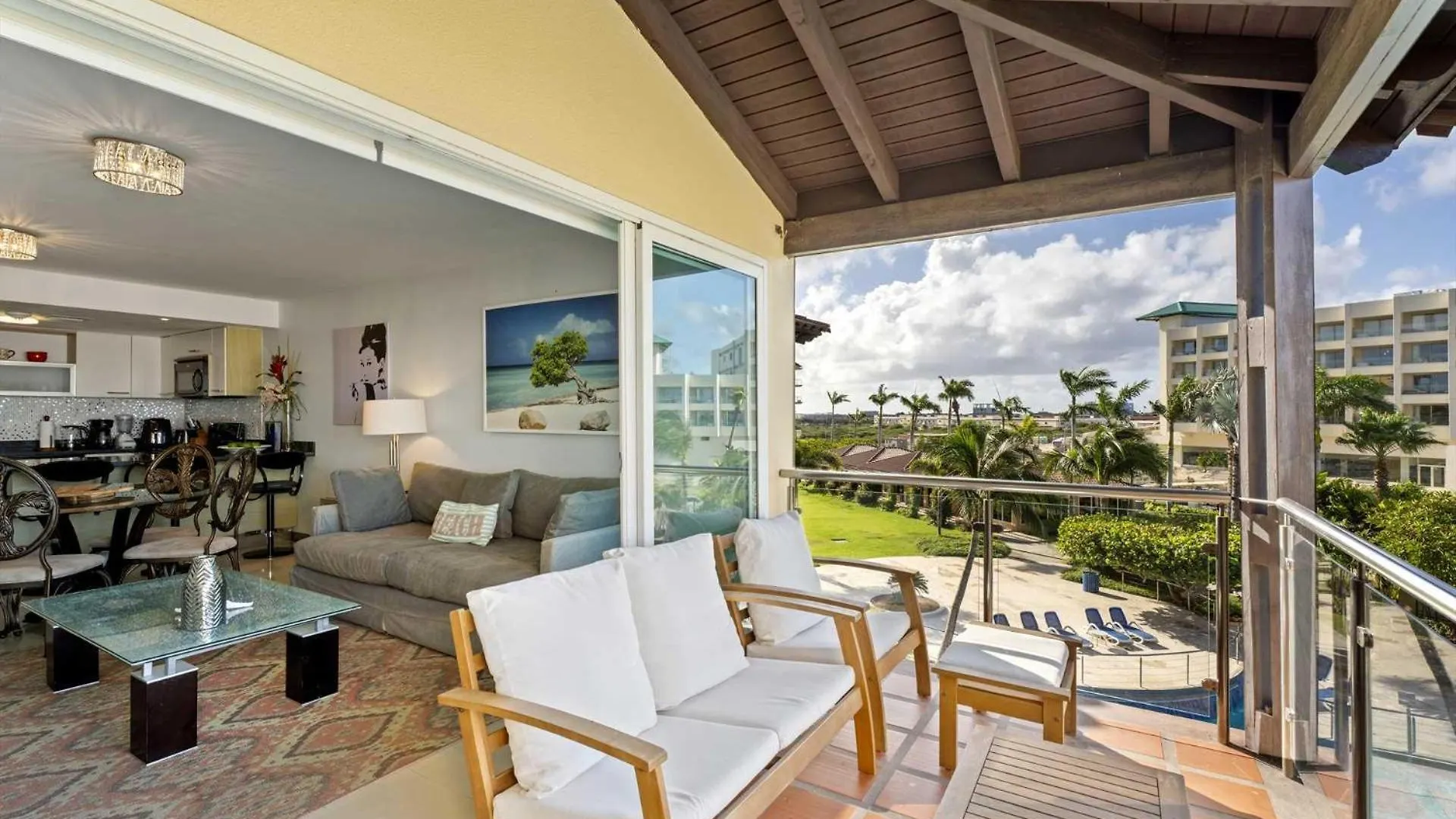 Beachfront - Eagle Beach - Sapphire 2Br Condo E322 Palm Beach Casa de Férias