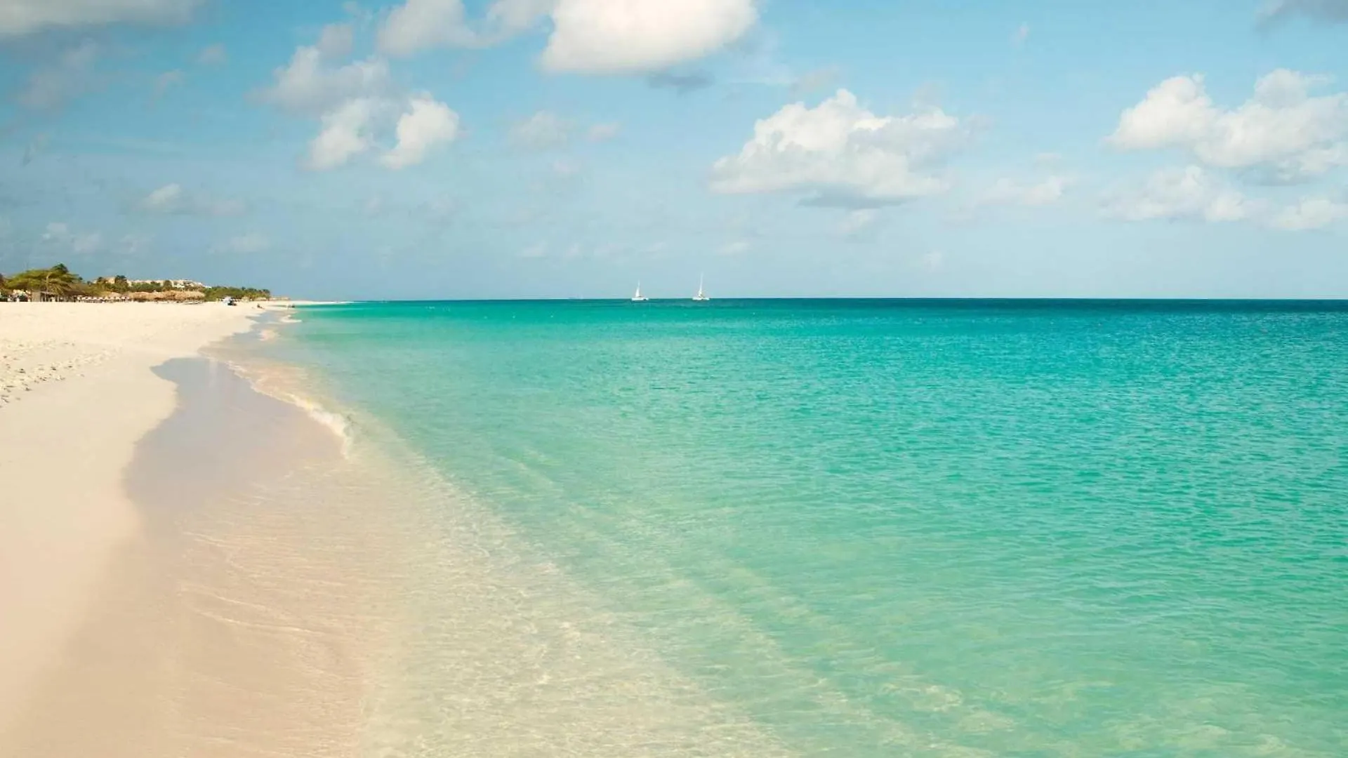 Beachfront - Eagle Beach - Sapphire 2Br Condo E322 Palm Beach Casa de Férias